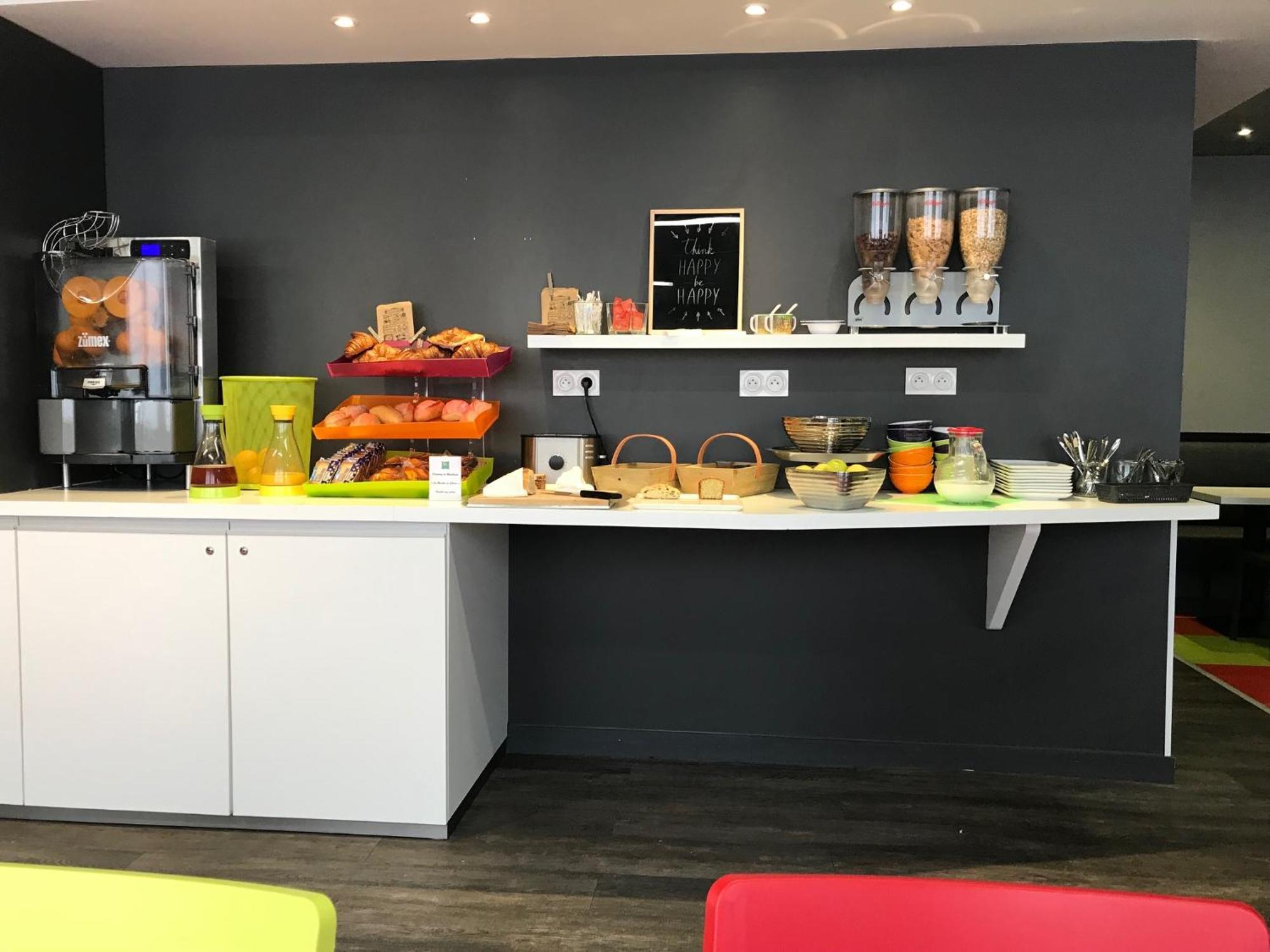 Отель Ibis Styles Chambery Centre Gare Экстерьер фото