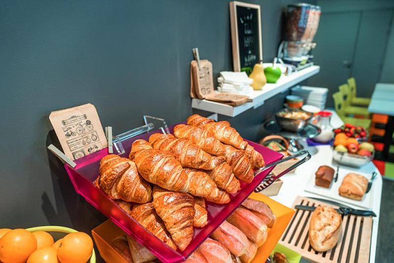 Отель Ibis Styles Chambery Centre Gare Экстерьер фото