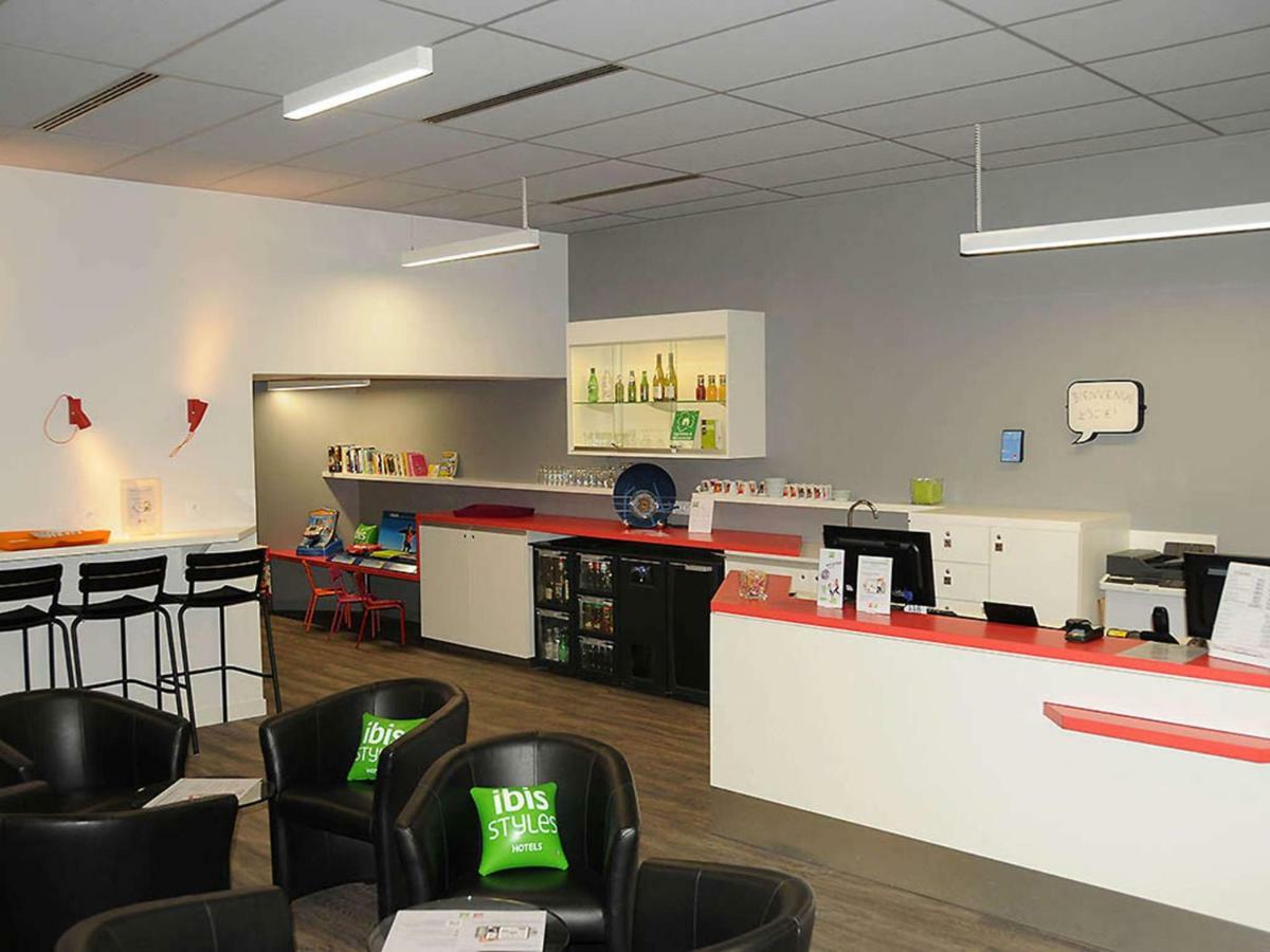 Отель Ibis Styles Chambery Centre Gare Экстерьер фото